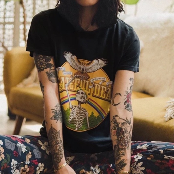 SOLD OUT Grateful Dead Skeleton Rock Band Graphic Tee - Picture 2 of 6